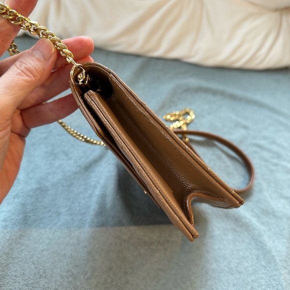 Yves Saint Laurent ENVELOPE CHAIN WALLET IN GRAIN DE POUDRE LEATHER - Picture 5 of 15